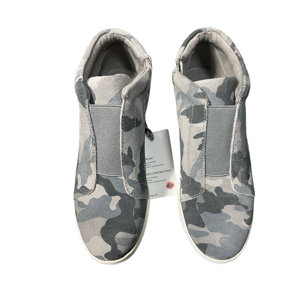 NWT Aqua College Water Proof Sneaker Shoes Size 6.5
